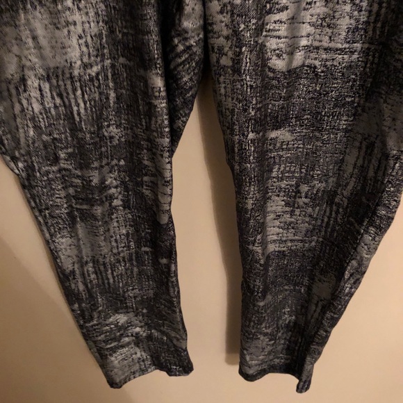 Torrid silver knit foil leggings - Picture 3 of 8